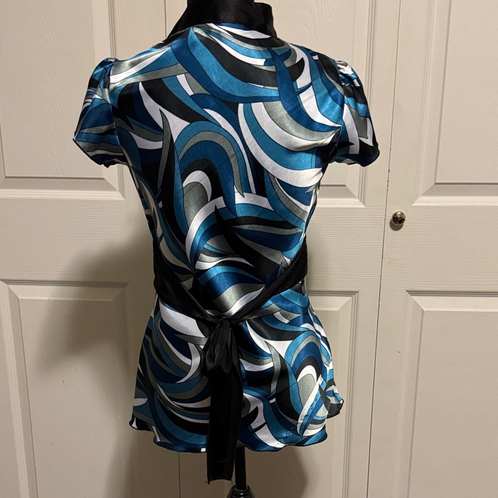 Wrapper Blue and Black Patterned Blouse - Picture 2 of 4